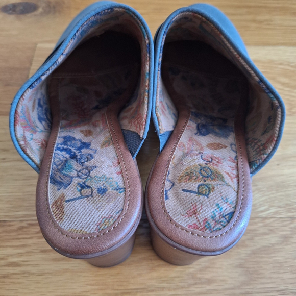 BOC BORN CONCEPT Clogs Womens Sz 8M Gray Faux Suede Block Heel Shoes Western - Picture 4 of 10